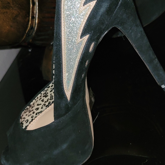 Unique Jessica Simpson Lightning heels. - Picture 3 of 5